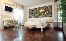 Bari Central Suite - Central Apartment With Sea View - Bari